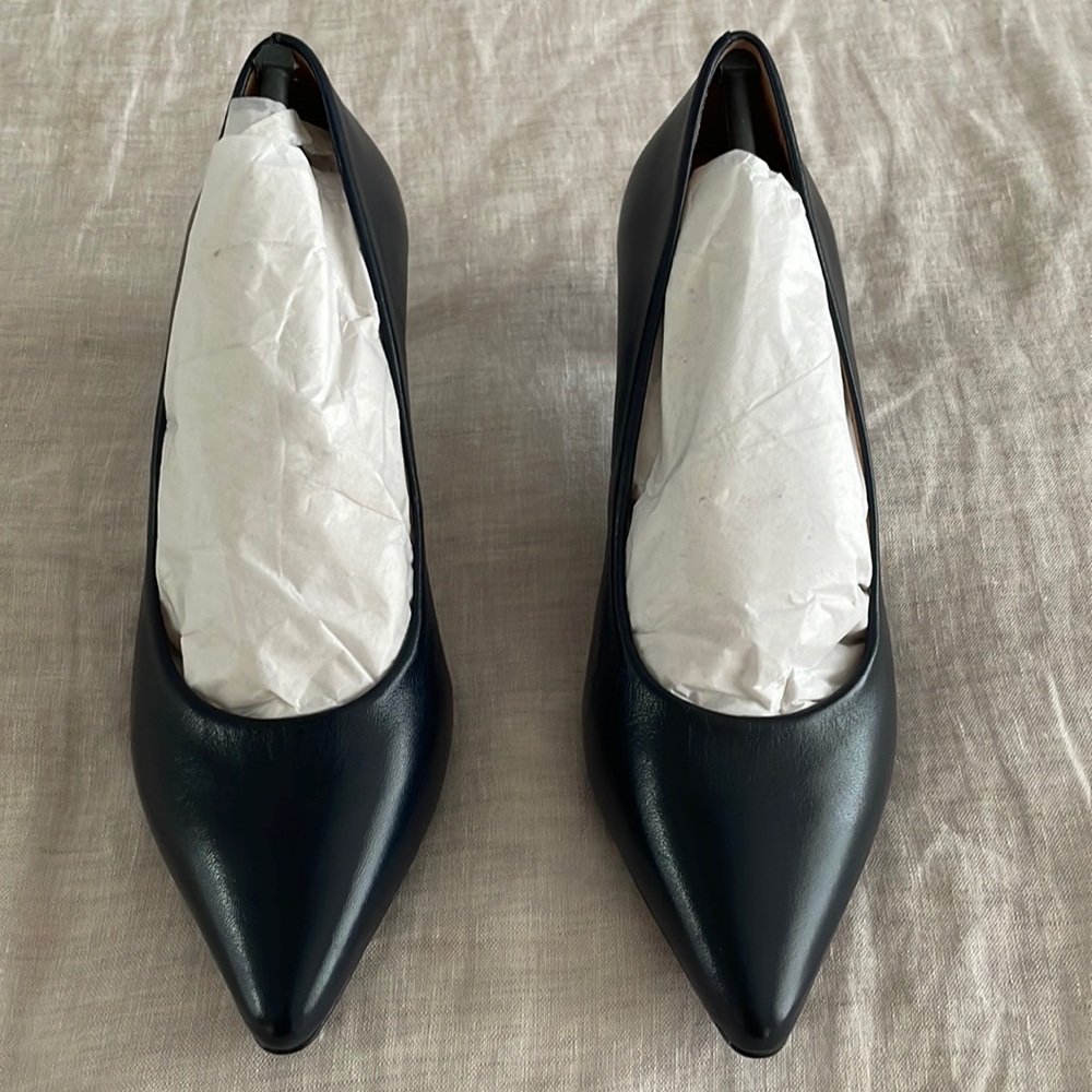 ANTONIO MELANI Elynda Closed Toed New Navy Short Pump - Size 6